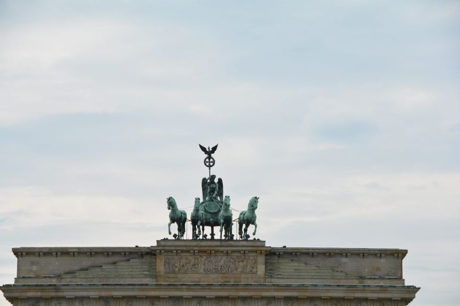 Berlin: Historical Sights & Berlin Wall Tour with a Berliner - Meeting at Brandenburg Gate