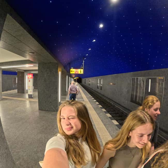 Berlin: History and Sightseeing with Kids (Free for Kids) - Stories, Questions, and Hands-On Activities