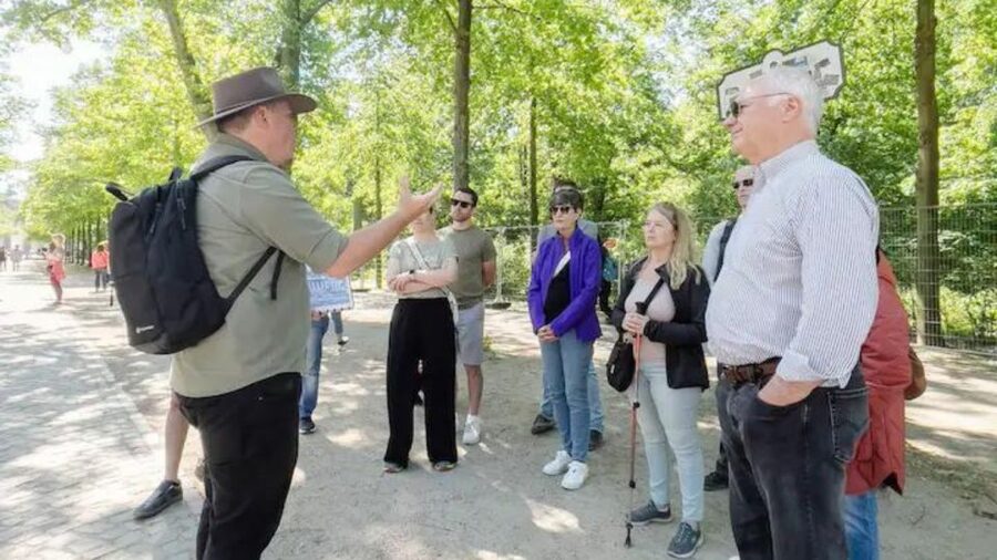 Berlin: Hitler's Berlin The Rise & Fall Guided Walking Tour - The Reichstag and the symbols of power