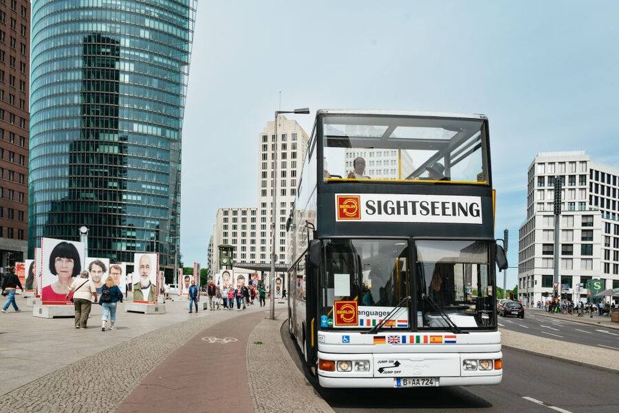 Berlin: Hop-on Hop-off Bus Tour with Live Commentary - Reichstag, Hauptbahnhof, and the government district