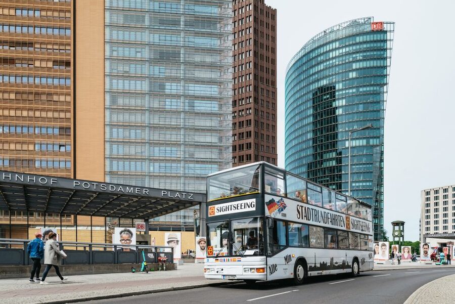 Berlin: Hop-on Hop-off Bus Tour with Live Commentary - Museum Island, the Spree, and Humboldt University