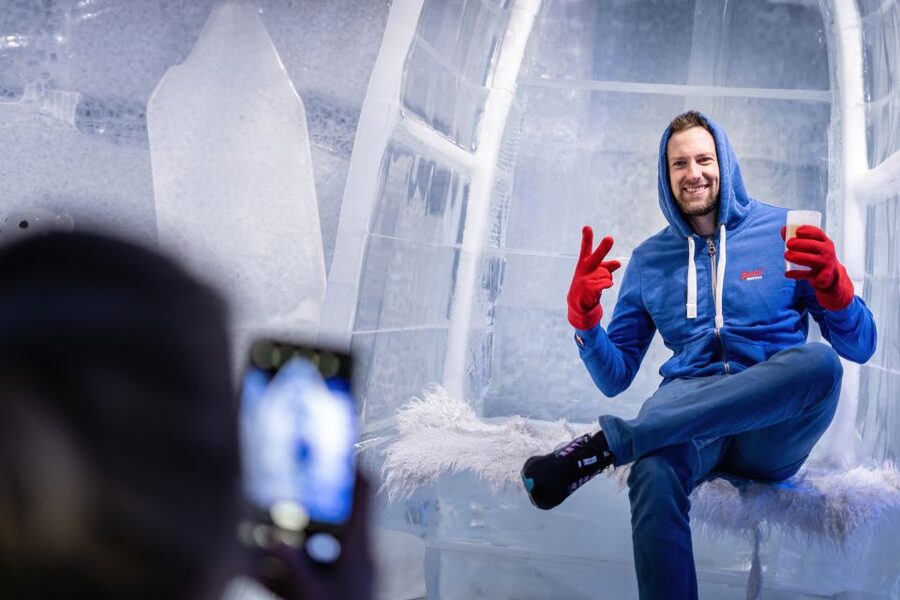 Berlin: Icebar Entrance with Complimentary Drinks - Staff, hosting, and the small details