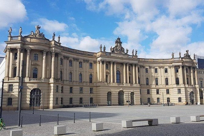 Berlin in one day – day tour with an expert guide - Brandenburg Gate and the road along Unter den Linden