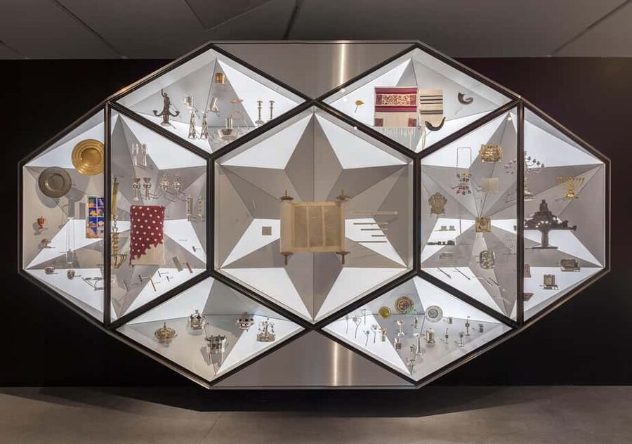 Berlin: Jewish Museum Highlights Tour - Five chapters from medieval life to the present