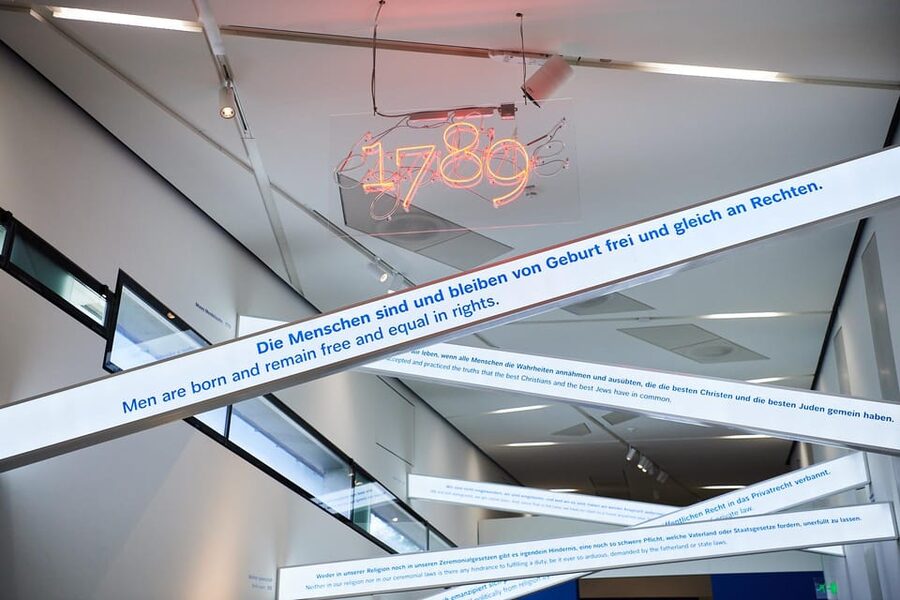 Berlin: Jewish Museum Highlights Tour - What the architecture adds to the experience