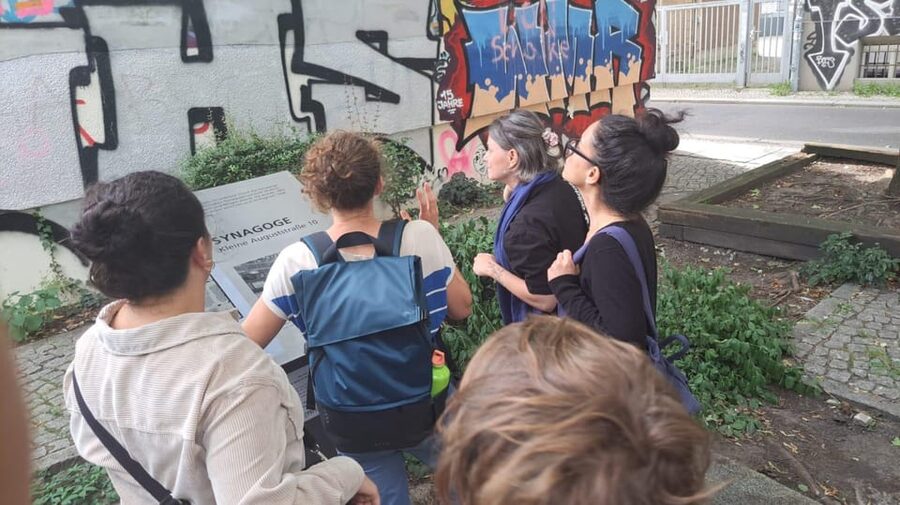 Berlin: Jewish Walking Tour including World War II - Old cemetery and Moses Mendelssohn