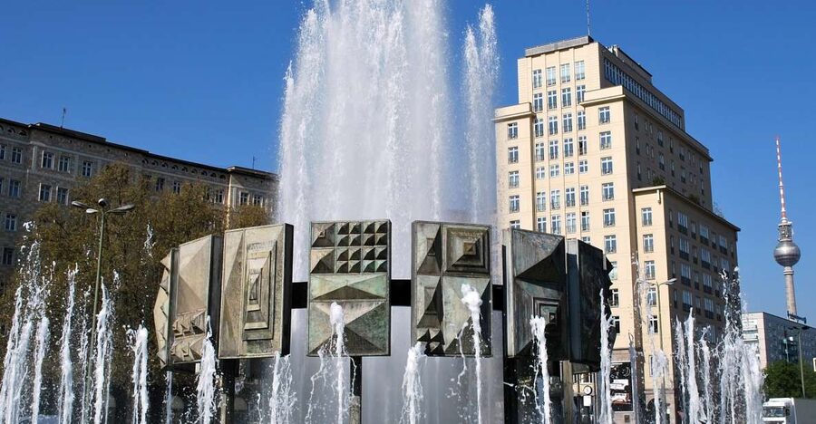 Berlin: Karl-Marx-Allee 2-Hour Tour - Starting with Frankfurter Tor’s famous towers