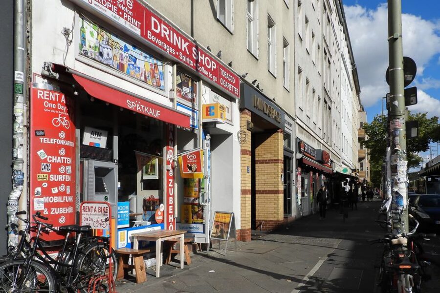 Berlin: Kreuzberg Guided Walking Evening Tour - Why Kreuzberg works best after sunset
