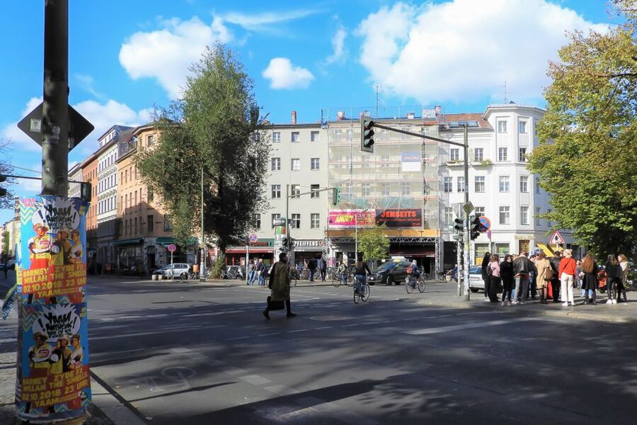 Berlin: Kreuzberg Guided Walking Evening Tour - What the two-hour format feels like