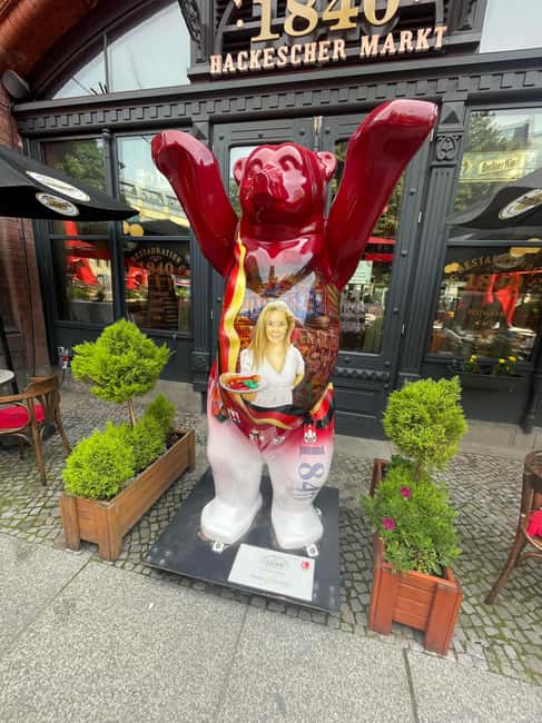 Berlin: Local Food Tour in Secrets Hidden Gems - A bakery stop for Berlin Dona