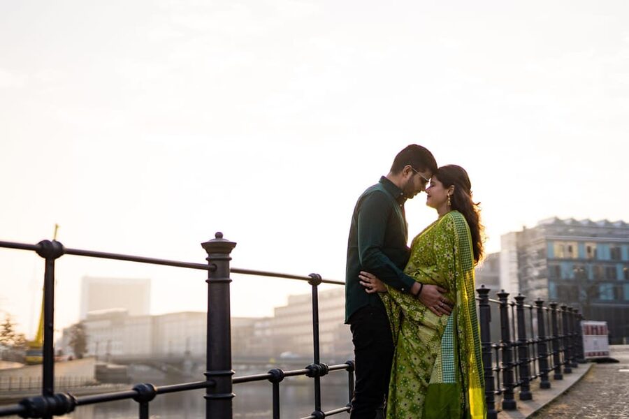 Berlin Love Story: Surprise Proposal Photography Session - How the secret proposal is planned