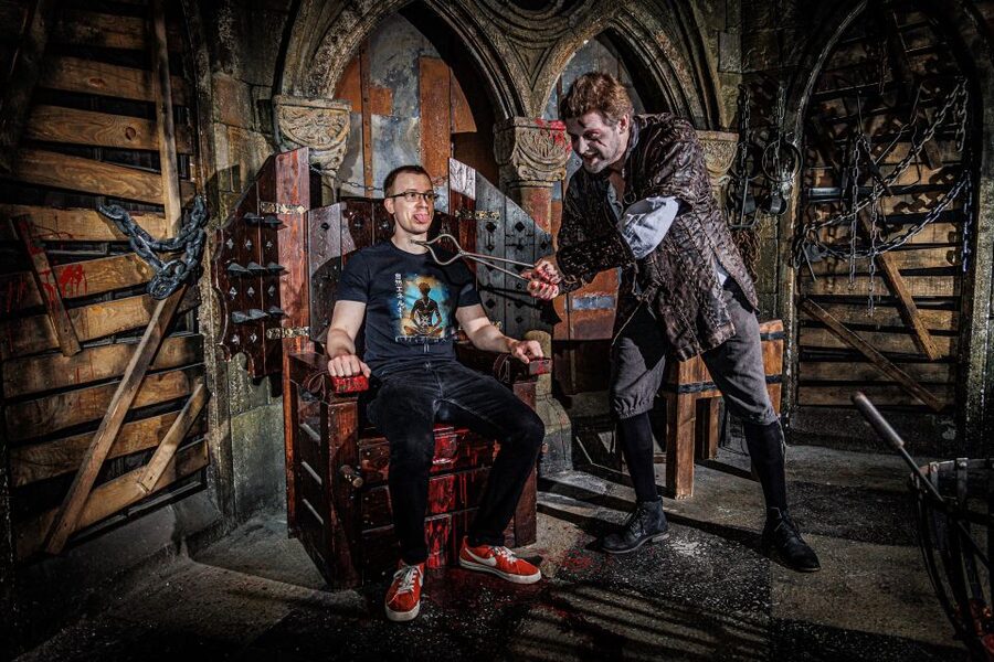 Berlin: Madame Tussauds Museum & Berlin Dungeon Combo Ticket - Practical planning for your day
