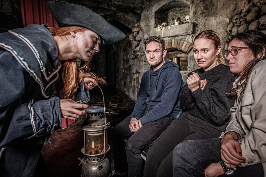 Berlin: Madame Tussauds Museum & Berlin Dungeon Combo Ticket - What the strong praise points to