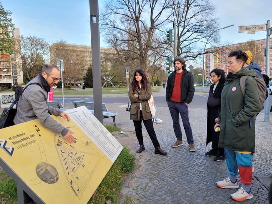 Berlin: Modernist Architecture Tour in the Hansaviertel - A lively guide can make or break this walk