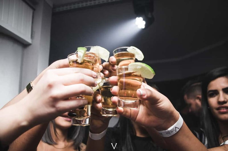 Berlin Night PubCrawl Shots and Party! - Stop one: the welcome and the first bar