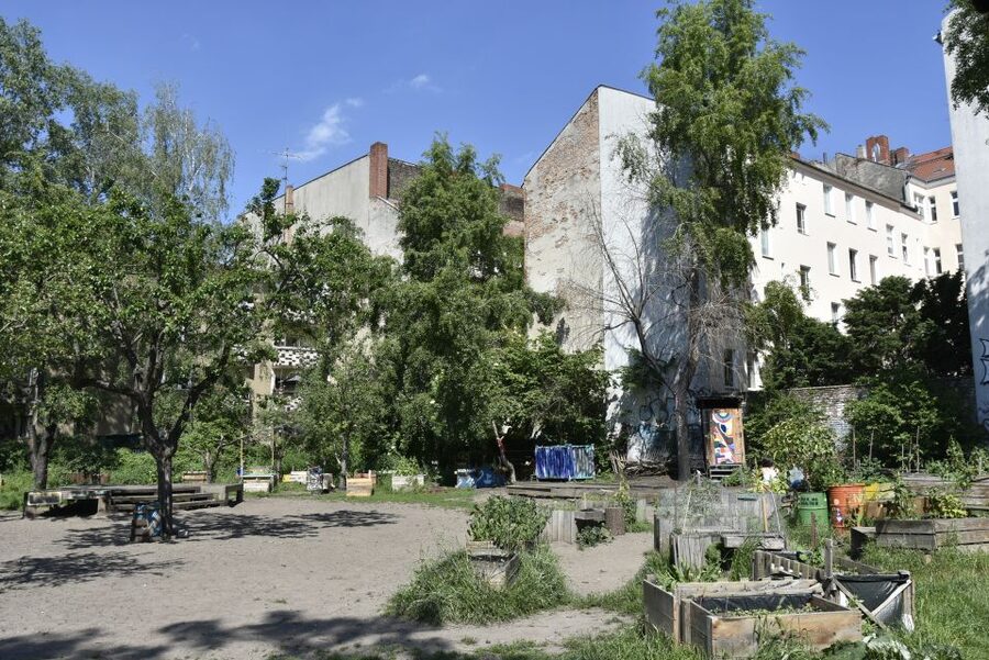 Berlin: Old Neukölln Private Walking Tour - Böhmischer Platz and the Bohemian side of Neukölln