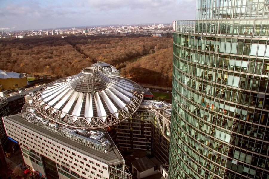 Berlin: Panoramapunkt Skip-the-Line Elevator Ticket - Coffee and cake behind the glass walls