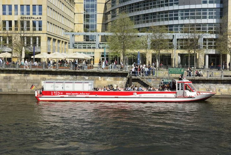 Berlin: Panoramic Boat Tour with Bilingual Audio Guide - A close look at the one-hour route