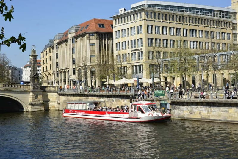 Berlin: Panoramic Boat Tour with Bilingual Audio Guide - Finding the Hadynski pier near Hackescher Markt
