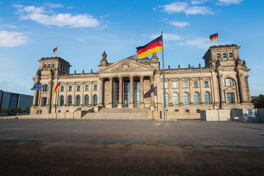 Berlin: Private 2-Hour Sightseeing Tour in Classic GDR Van - Why the Barkas B1000 changes the city tour