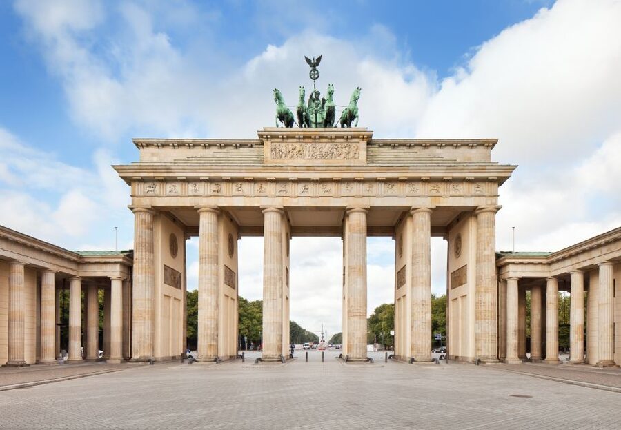 Berlin: Private 2-Hour Sightseeing Tour in Classic GDR Van - What the two-hour route covers