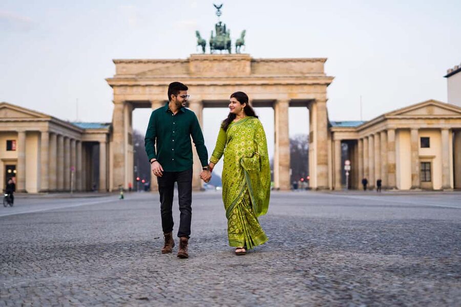Berlin: Private Photo Session with Professional Photographer - The Berlin Dom and Humboldt Promenade