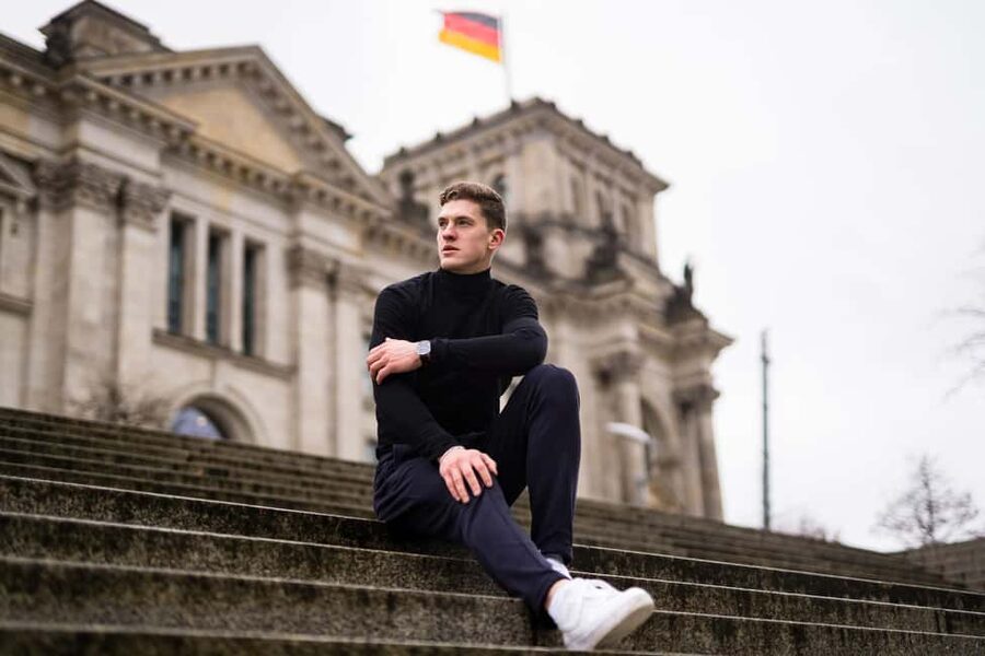 Berlin: Private Photo Session with Professional Photographer - The Longer Route to Brandenburg Gate