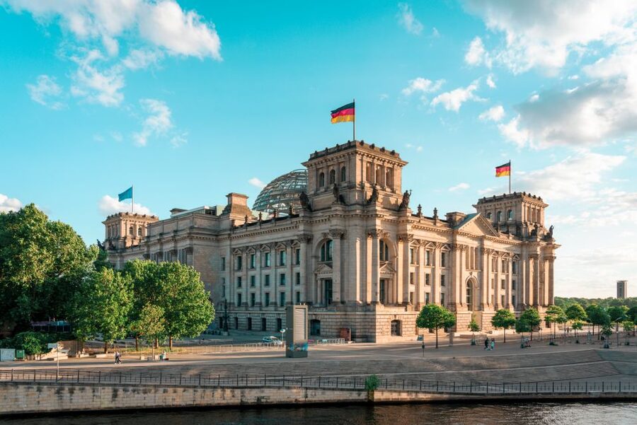 Berlin: Private Reichstag and Glass Dome Tour - Starting at Pariser Platz beside Brandenburg Gate