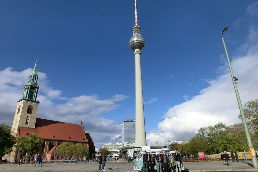Berlin: Private Sightseeing Tour in Iconic Oldtimer VW Bus - Key points at a glance