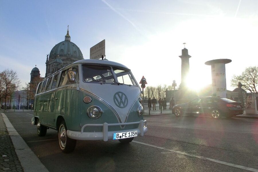 Berlin: Private Sightseeing Tour in Iconic Oldtimer VW Bus - Why the old VW bus changes the tour