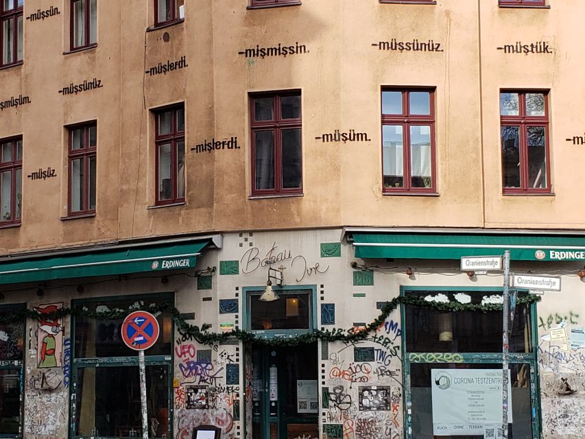 Berlin: Private tour through the district of Kreuzberg - Key points at a glance