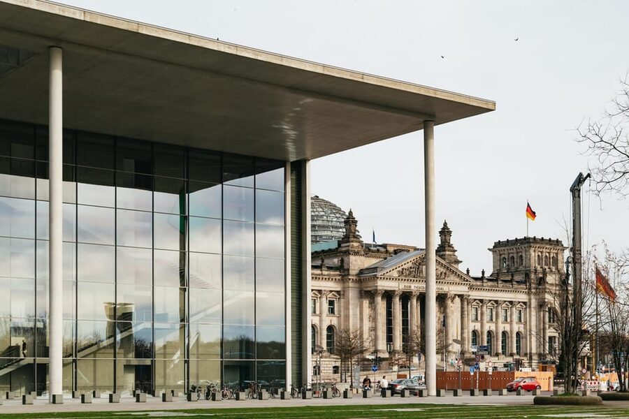 Berlin: Reichstag, Dome and Government District Guided Tour - Seeing Berlin from the rooftop terrace