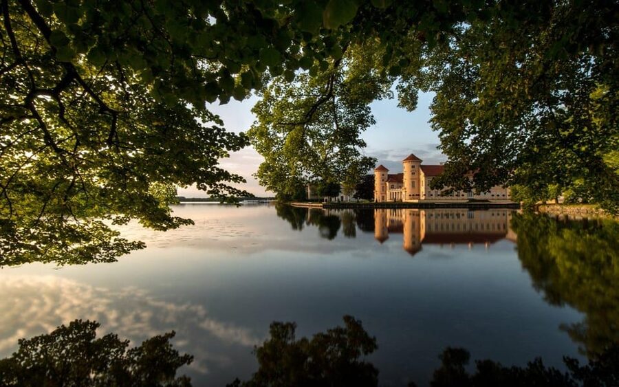 Berlin: Rheinsberg Palace Entrance Ticket - Guided tour expectations and the two-hour format