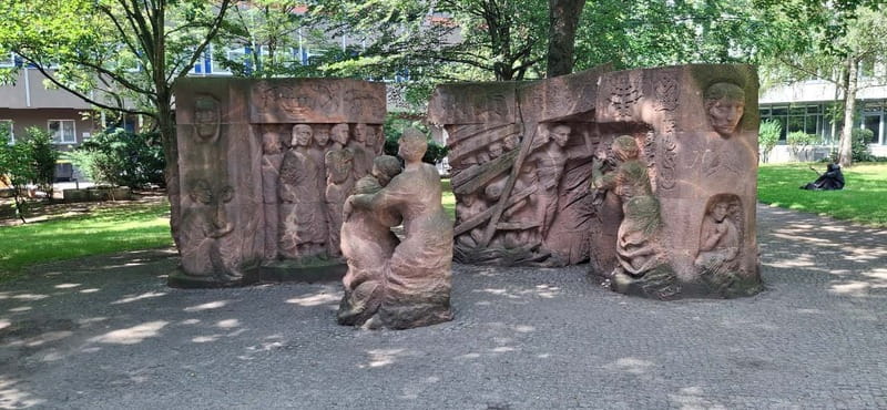 Berlin‘s Jewish Heritage Private Tour With Jacob - The New Synagogue and Jewish life today
