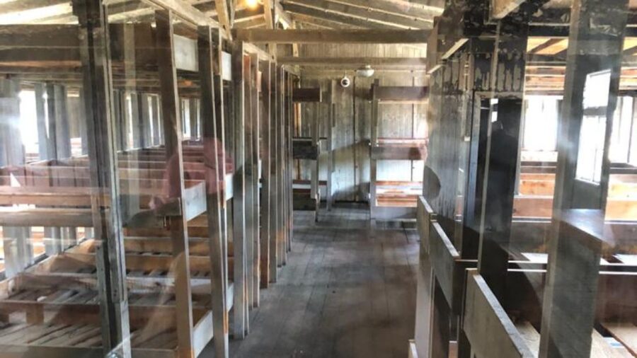 Berlin: Sachsenhausen Concentration Camp Guided Tour - The Jewish sector and prisoner living conditions