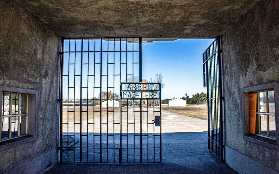 Berlin: Sachsenhausen Concentration Camp Museum Tour - The 25-minute train ride to Brandenburg