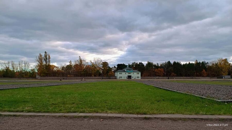 Berlin: Sachsenhausen Concentration Camp Museum Tour - Three hours inside Sachsenhausen Memorial