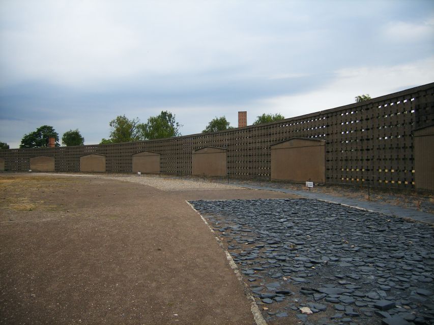 Berlin: Sachsenhausen Memorial 6-Hour Tour in Spanish - What the $41 price covers