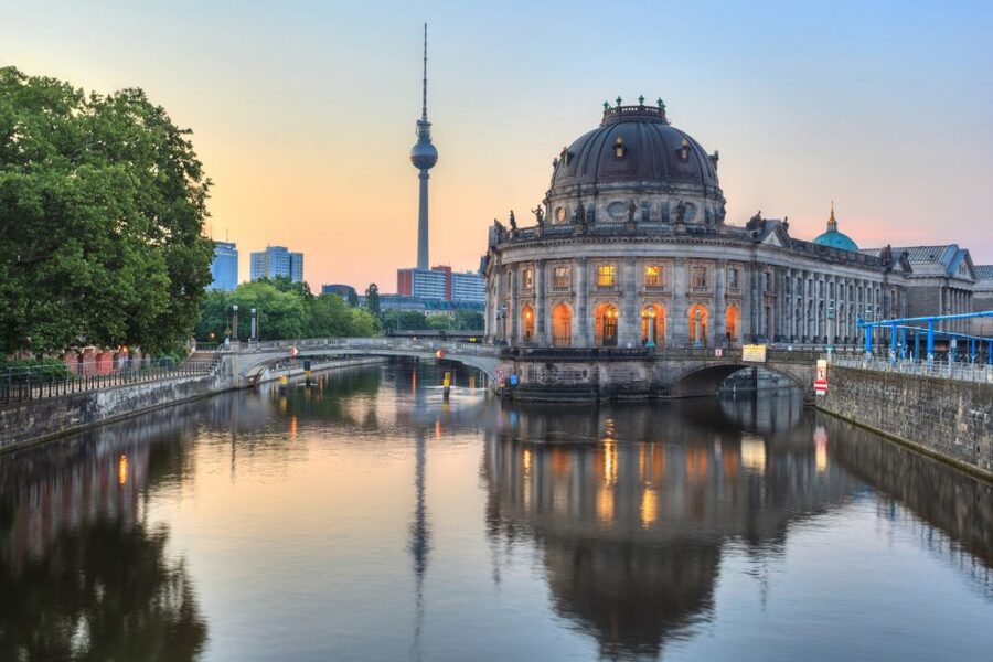 Berlin: Scavenger Hunt Self-Guided Tour - Museum Island is the route’s best built-in break
