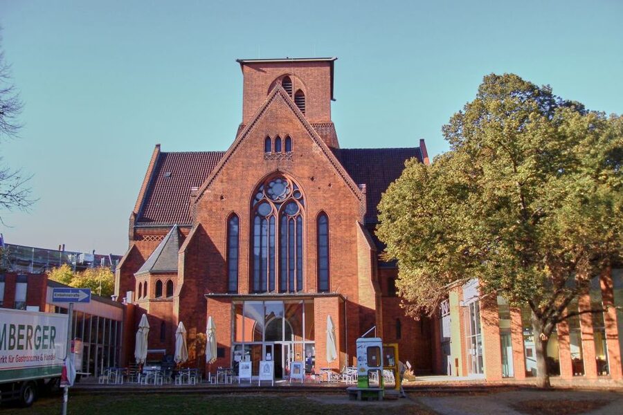 Berlin: Schillerkiez and Rollberg Walking Tour - What Reinhold Steinle brings to the walk