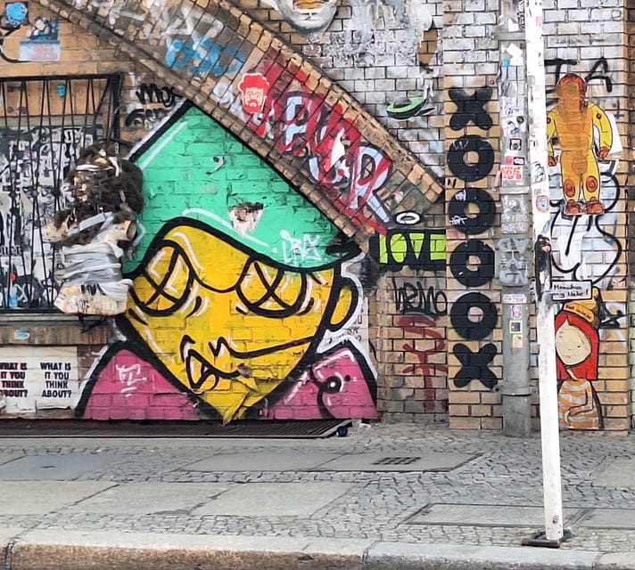 Berlin: Secrets of Berlin Bike Tour - A Späti stop for a small Berlin ritual