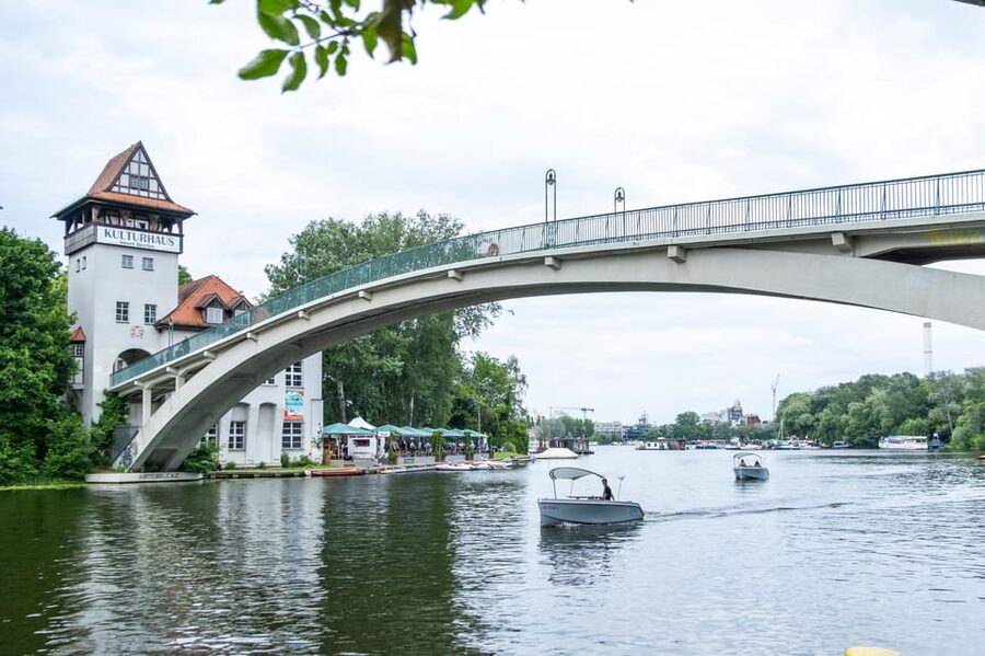 Berlin: Self-Drive Boat Tour - The sights you can reach from the water