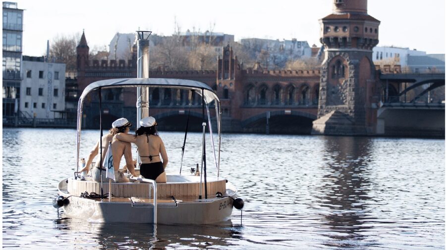 Berlin: Self-drive hot tub boat experience - Safety, comfort, and the staff