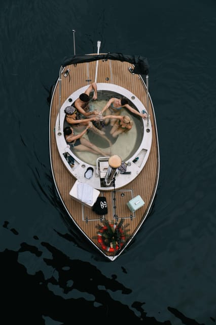 Berlin: Self-drive hot tub boat experience - Heating the tub with the wood-burning stove
