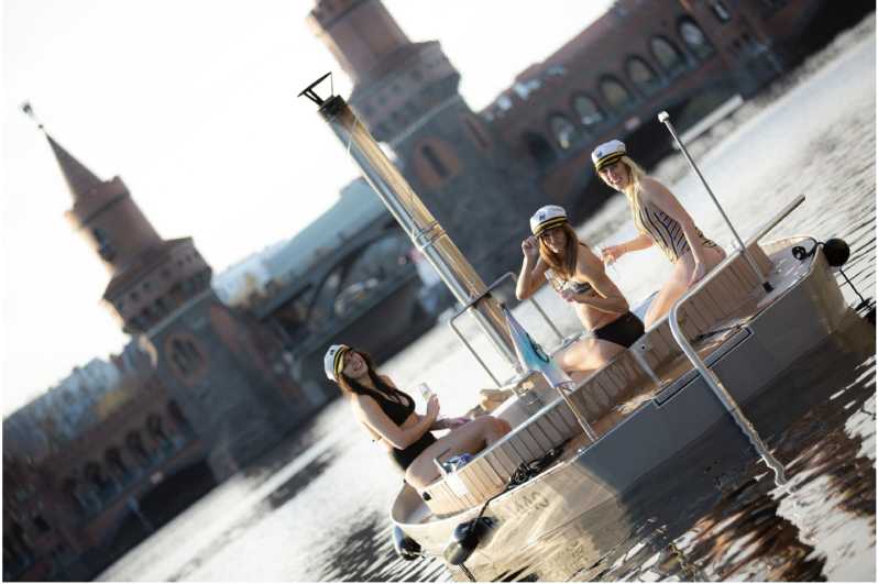 Berlin: Self-drive hot tub boat experience - Price and group value