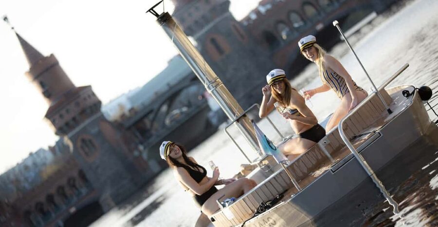 Berlin: Self-drive hot tub boat experience - Who will enjoy it most