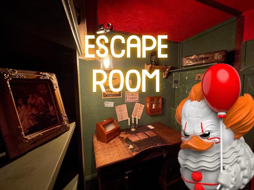 Berlin: “Shadow of the Rubber Duck” Escape Room Experience - The room is small, but that changes the game