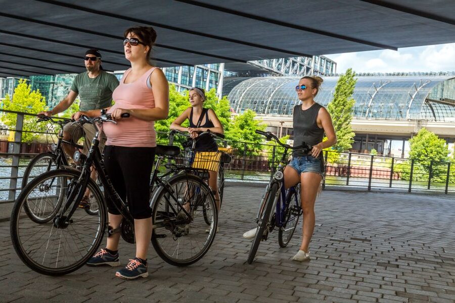 Berlin: Sights and Highlights Bike Tour with a Local Guide - Bikes, weather, and comfort