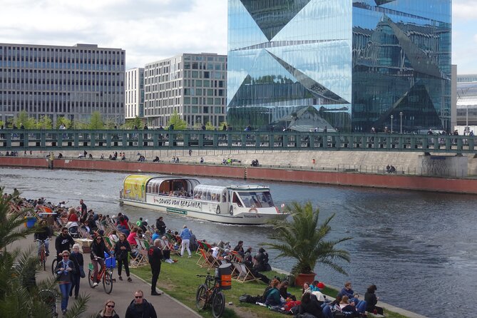 Berlin sightseeing boat tour on the Spree - The House of World Cultures and the final stretch