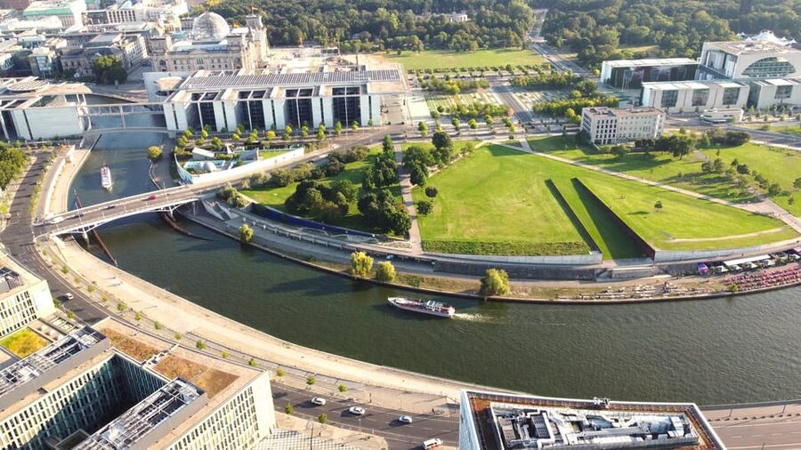 Berlin: Sightseeing Boat Tour on the Spree for Families - Upper-Deck Lounging or Heated Windows